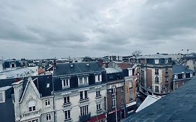 Le Sacre, Au Pied De La Cathedrale